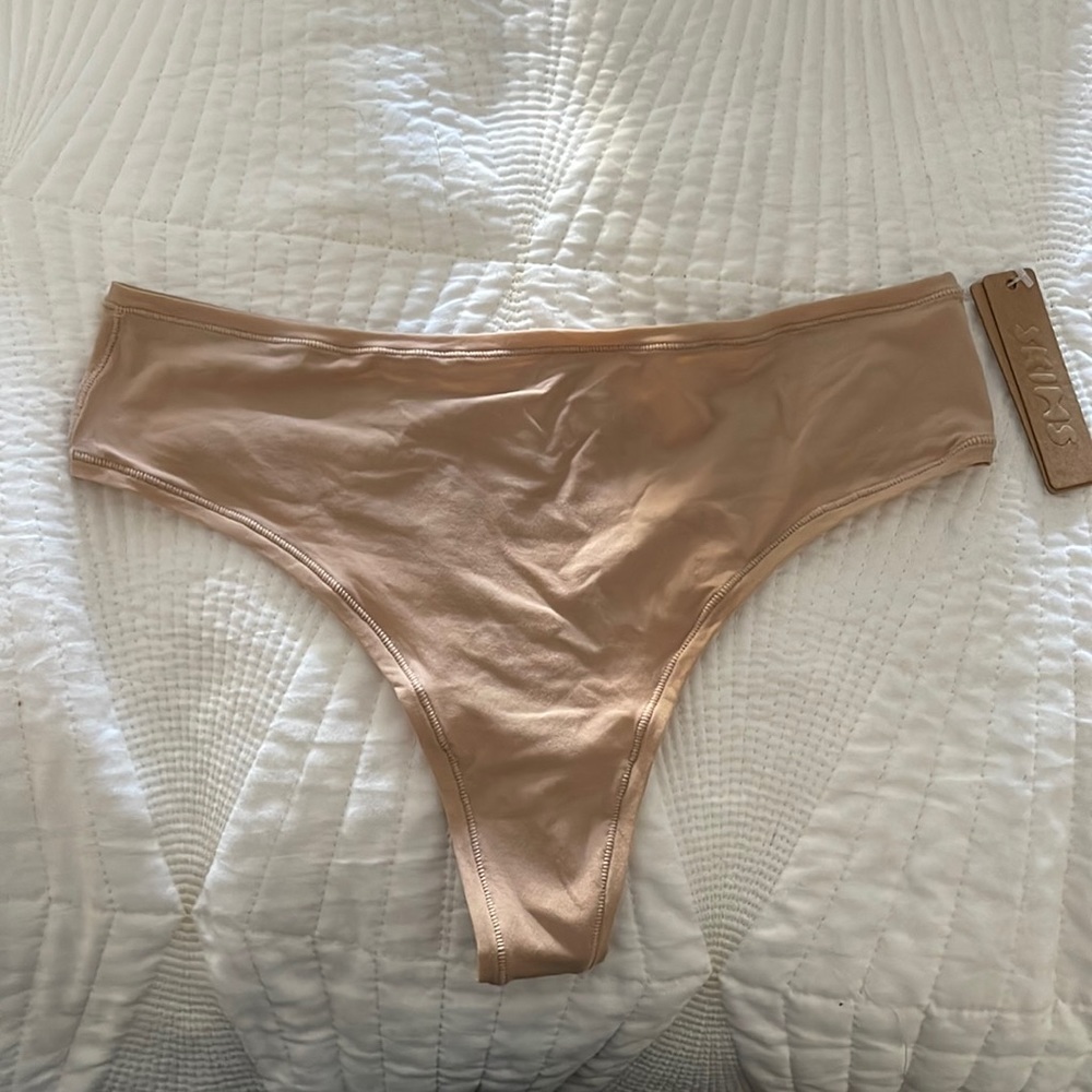 Skims thong 1